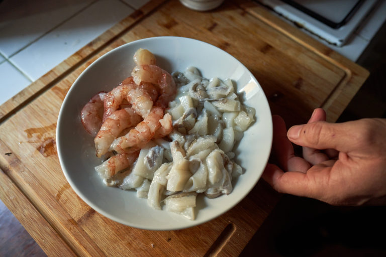 calamari e gamberi crudi