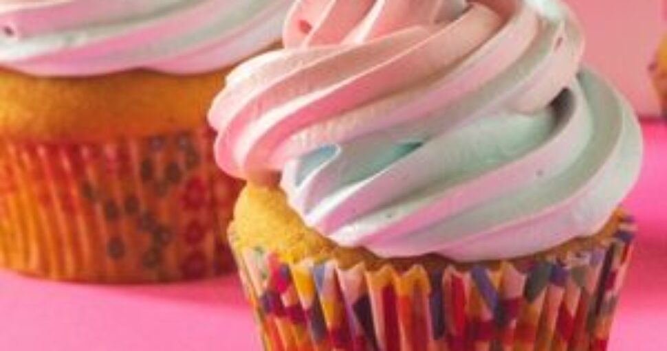 Preparato Cupcake alla vaniglia con glassa colorata